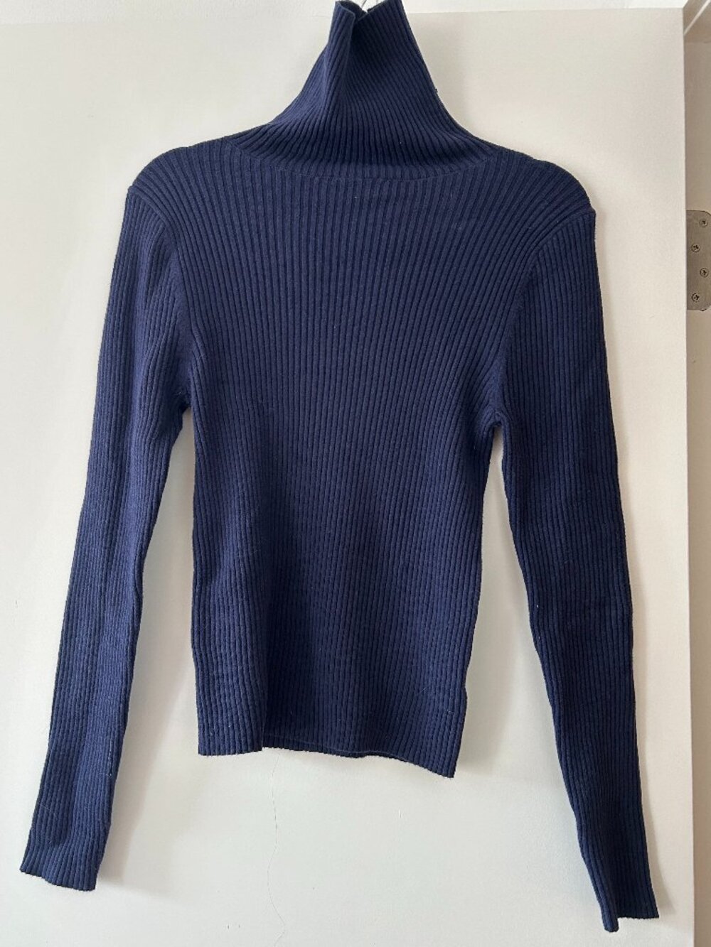 Old Navy SoSoft Lite Ribbed Turtleneck Sweater Navy Blue Medium - NWOT